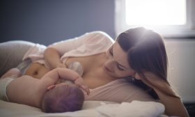 soepel van borstvoeding naar flesvoeding